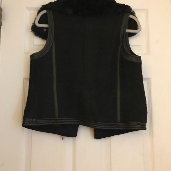 Jessica Simpson black motorcycle vest with fur - Picture 5 of 5